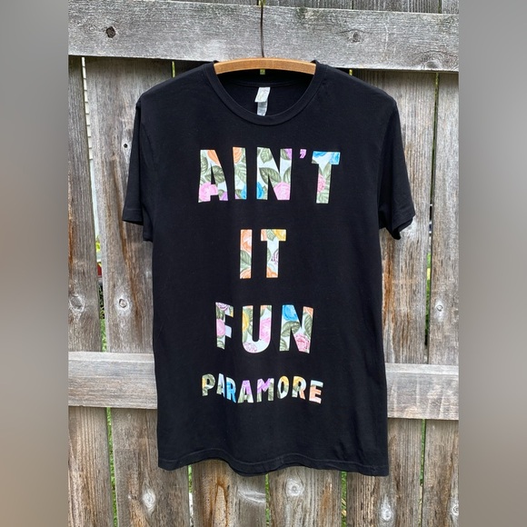 Rare- Paramore “Ain’t It Fun” Graphic Tee- Size M - Picture 1 of 6